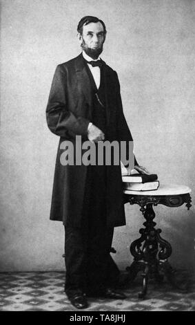 Kartenlänge Portrait von US-Präsident Abraham Lincoln, Foto von Alexander Gardner, Washington DC, USA, 8. August 1863 Stockfoto