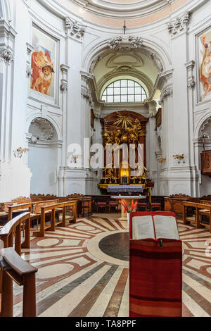Salzburg, Österreich - Oktober 29, 2018: das Innere der Heiligen Dreifaltigkeit Pastoralkonstitution in Salzburg. Stockfoto