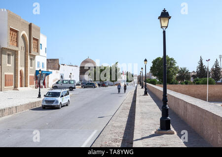 KAIROUAN, TUNESIEN - ca. Mai, 2012: Straßen und die Architektur der Stadt. Es ist die Stadt mit lebendigen Museum der Künste und der muslimischen Zivilisation in Afrika und t Stockfoto