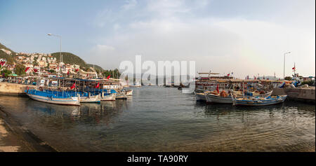 KAS, Antalya, Türkei, 10/15/2018; Touristische Blick auf Kas District entfernt. Antalya ist die netteste Ferienort Antalya, berühmt für seine Scuba Diving Center Stockfoto