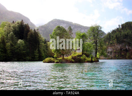 Insel im Königssee/Kings See in der Mitte der Alpen Berchtesgaden Stockfoto