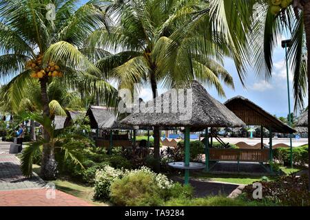 Hütten von Moonbay Marina in der Nähe der Subic Bay Freeport Promenade, ein perfekter Ort für Familien befindet sich in den Wochenenden Treffpunkt. Stockfoto