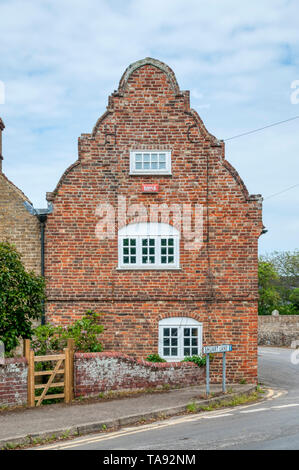 Ende des 17. Jahrhunderts Haus mit einem geformten - Gable End im St Nicholas-at-Wade, Kent. Stockfoto