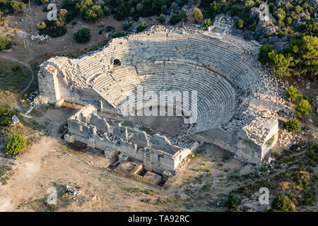 Luftbild des Amphitheaters in der antiken Stadt Patara, Antalya, Türkei Stockfoto