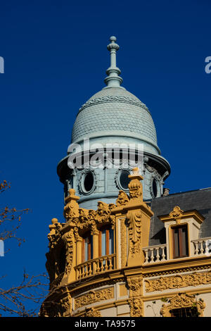 Alte Gebäude Turm in der Nähe von Town Hall Square. Valencia, Spanien Stockfoto