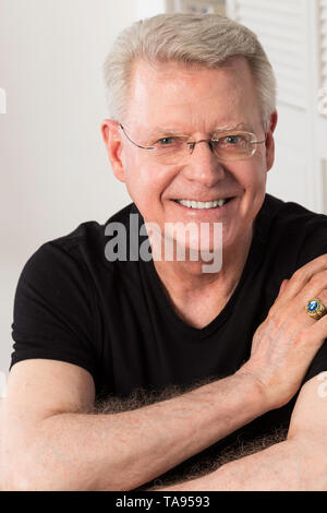 Reifer Mann Porträt, Lächeln auf die Kamera, USA Stockfoto