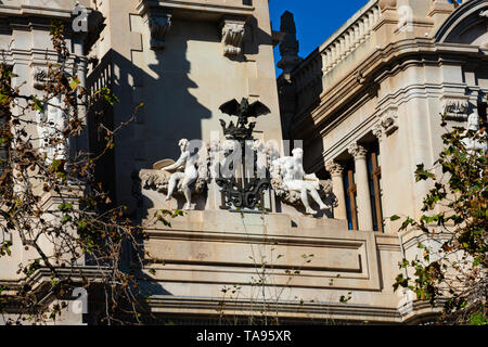 Valencia, Spanien. Februar 5, 2019. Statuen auf dem Rathaus Gebäude (Edificio del Ayuntamiento). Rathausplatz Stockfoto