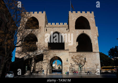 Valencia, Spanien. Februar 5, 2019. Blick auf die Brandenburg Gate oder Serranos Tor (Torre o Puerta de Serranos) ist einer der zwölf Tore, die Teil gebildet Stockfoto