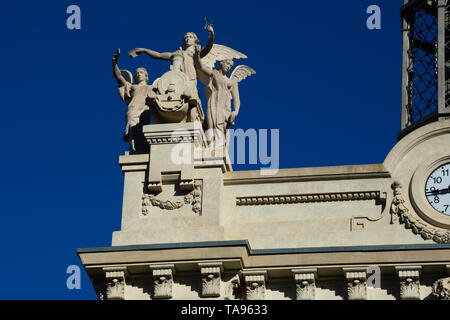 Valencia, Spanien. Februar 5, 2019. Skulpturen auf Post- und Telegraphenwesen Gebäude (Oficina de Computerwoche) in der Nähe von Town Hall Square Stockfoto