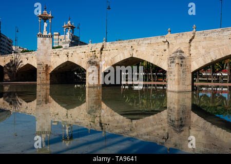 Valencia, Spanien. Februar 6, 2019. Meer Braut (Puente del Mar). Turia's Garten (Jardin de Turia) Stockfoto