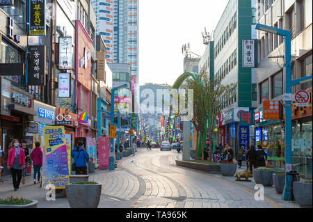 Nampodong Einkaufsstraße in der Nähe von Busan International Film Festival (BIFF) Square, eine kulturelle Sehenswürdigkeit in Busan, Südkorea Stockfoto