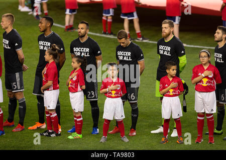 Harrison, NJ - 22. Mai 2019: Zeremonie vor der Red Bulls und Whitecaps FC MLS regulären Spiel auf Red Bull Arena Spiel in Draw 2 - 2 Stockfoto