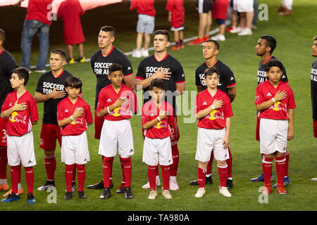 Harrison, NJ - 22. Mai 2019: Zeremonie vor der Red Bulls und Whitecaps FC MLS regulären Spiel auf Red Bull Arena Spiel in Draw 2 - 2 Stockfoto