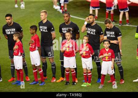 Harrison, NJ - 22. Mai 2019: Zeremonie vor der Red Bulls und Whitecaps FC MLS regulären Spiel auf Red Bull Arena Spiel in Draw 2 - 2 Stockfoto