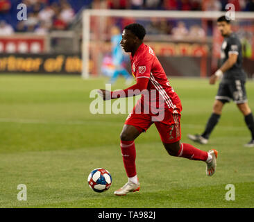 Harrison, NJ - 22. Mai 2019: Derrick Etienne jr. (7) der Red Bulls steuert Kugel während der Mls regelmäßige Spiel gegen Whitecaps FC auf Red Bull Arena Stockfoto