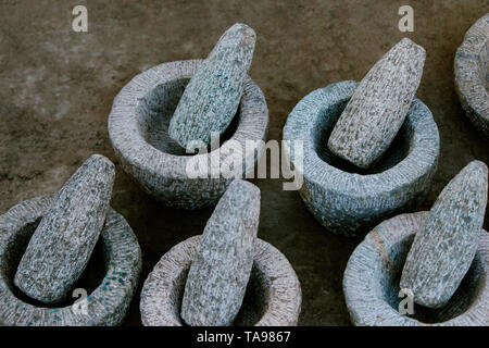 Stein-Mörser und Stößel. Stockfoto