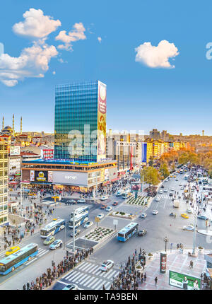 Ankara/Turkey-November 24 2018: vertikale Ansicht von Kizilay Platz und Wolkenkratzer, Ankara, die Hauptstadt der Türkei Stockfoto