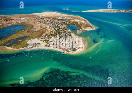 Armona Insel und Marim Kanal. Ria Formosa Natural Park. Auf der rechten Seite der Insel Culatra. Faro District. Algarve. Portugal Stockfoto