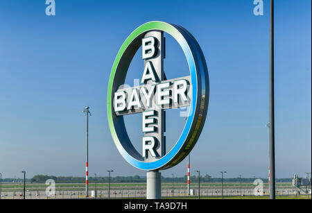 Die Bayerischen Kreuz am Flughafen Berlin Brandenburg "Willy Brandt" REP., Brandenburg, Deutschland', Bayer-Kreuz am Flughafen Berlin Brandenburg" Stockfoto