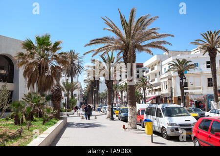 SOUSSE, TUNESIEN - ca. Mai, 2012: Die habeeb Burguiba Straße führt von der Bou Jaafar Strand in die Mitte der Stadt. Sousse ist im Osten des Landes Stockfoto