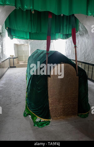 Oman und Dhofar region, Hauptstadt von Salalah. Bin Ali Grab, Innenraum. Stockfoto