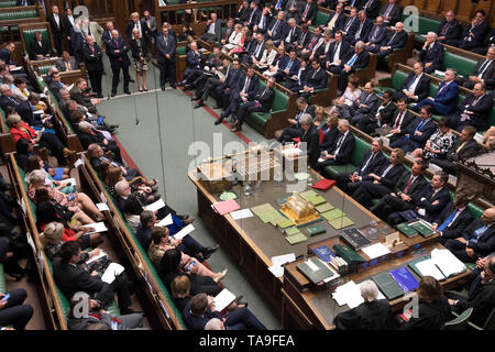 London, Großbritannien. 22. Mai, 2019. Der britische Premierminister Theresa May nimmt an Fragen des Ministerpräsidenten am Unterhaus in London, Großbritannien, am 22. Mai 2019. Der britische Premierminister Theresa May sagte am Dienstag, dass die Zurücknahme Abkommen Rechnung wird eine Abstimmung, ob es eine weitere Volksabstimmung halten. Credit: britische Parlament/Jessica Taylor/Xinhua/Alamy leben Nachrichten Stockfoto