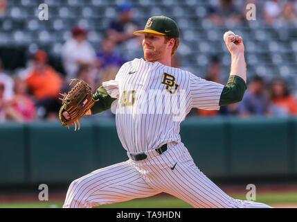 Oklahoma City, OK, USA. 22. Mai, 2019. Baylor Krug Paul Dickens (40) liefert ein Pitch während der a2019 Phillips 66 Big 12 Baseball Meisterschaft erste runde Spiel zwischen dem Oklahoma Sooners und der Baylor Bären an Chickasaw Bricktown Ballpark in Oklahoma City, OK. Grau Siegel/CSM/Alamy leben Nachrichten Stockfoto