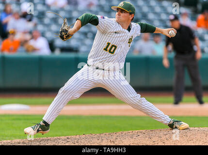 Oklahoma City, OK, USA. 22. Mai, 2019. Baylor Krug Ryan Leckich (10) liefert ein Pitch während der a2019 Phillips 66 Big 12 Baseball Meisterschaft erste runde Spiel zwischen dem Oklahoma Sooners und der Baylor Bären an Chickasaw Bricktown Ballpark in Oklahoma City, OK. Grau Siegel/CSM/Alamy leben Nachrichten Stockfoto