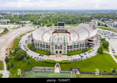 Bloomington, Indiana, USA. 22. Mai, 2019. Mai 22, 2019 - Bloomington, Indiana, USA: Luftaufnahmen von Memorial Stadium, auch als Rock bezeichnet, ist ein Stadion in Bloomington, Indiana. Es ist in erster Linie für Fußball genutzt und ist die Heimat der Indiana Hoosiers. (Bild: © Walter G Arce Sr Schleifstein Medi/ASP) Stockfoto