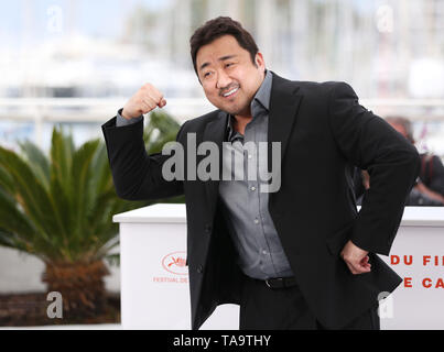 Cannes, Frankreich. 23 Mai, 2019. Schauspieler Ma Dong-Seok stellt bei einem Fotoshooting für "Der Gangster, der Cop, der Teufel" auf dem 72. Filmfestival in Cannes Cannes, Frankreich, 23. Mai 2019. Credit: Gao Jing/Xinhua/Alamy leben Nachrichten Stockfoto