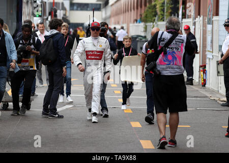 Monte Carlo, Monaco. 23 Mai, 2019. Kimi Räikkönen von Alfa Romeo Racing im Fahrerlager während des F1 Grand Prix von Monaco Quelle: Marco Canoniero/Alamy leben Nachrichten Stockfoto