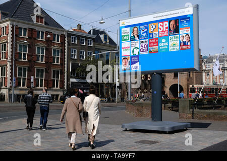 Den Haag, Niederlande. 23 Mai, 2019. Ein Wahlsystem poster Board für für die Wahlen zum Europäischen Parlament in Den Haag, Niederlande Am 23. Mai 2019 Credit: ALEXANDROS MICHAILIDIS/Alamy leben Nachrichten Stockfoto