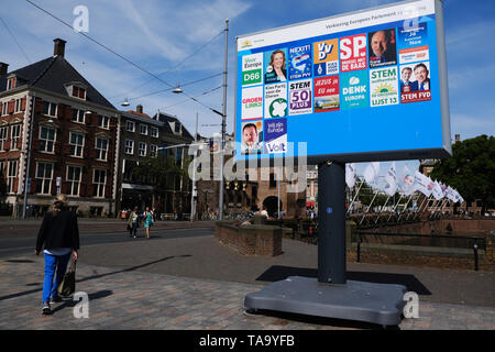 Den Haag, Niederlande. 23 Mai, 2019. Ein Wahlsystem poster Board für für die Wahlen zum Europäischen Parlament in Den Haag, Niederlande Am 23. Mai 2019 Credit: ALEXANDROS MICHAILIDIS/Alamy leben Nachrichten Stockfoto