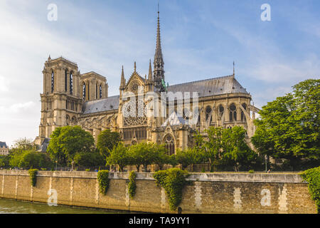 Notre Dame de Paris Kathedrale und Seine Fluss Stockfoto