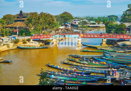 NYAUNGSHWE, MYANMAR - 19. FEBRUAR 2018: Die KAJAKS 'port in touristischen Dorf, bekannt als der Startpunkt für Reisende, die Planung der Besuch der Inl Stockfoto