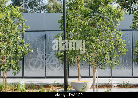 25. Mai 2019, Sydney, Australien: Fahrrad parken am Bahnhof Kellyville sicher auf neue Sydney Metro Nordwest rail line, die dieses Wochenende geöffnet. Stockfoto