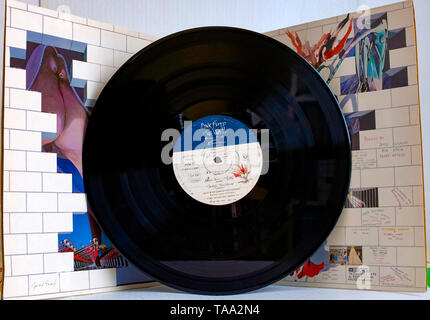 Modugno, Italien - 25 April 2013: DIE MAUER Doppel Album von Pink Floyd aus meiner privaten Sammlung von Vinyl LPs Stockfoto