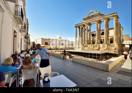 Templo de Diana (Diana Tempel), einem römischen Tempel aus dem 1. Jahrhundert v. Chr. zurückgeht. Ein Unesco Weltkulturerbe. In Merida, Spanien Stockfoto