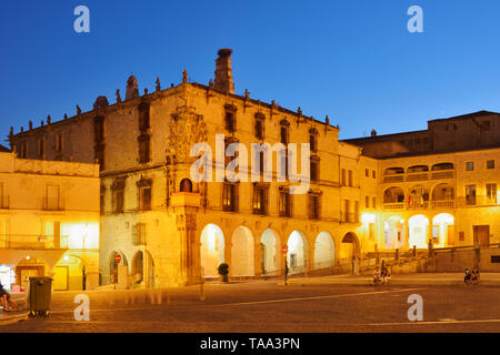 Palacio de la Conquista (Palacio de los Orellana Toledo) von der Pizarro Familie gebaut, aus dem 16. Jahrhundert. Plaza Mayor, Trujillo. Spanien Stockfoto