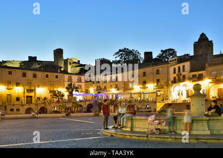 Die Plaza Mayor am Abend. Trujillo, Spanien Stockfoto