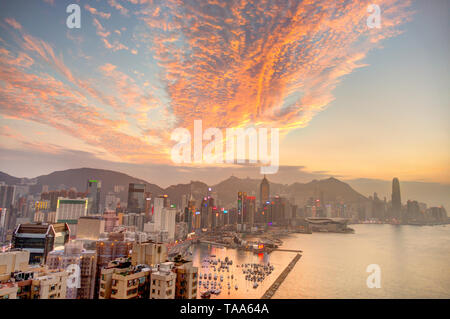 Hong Kong Hafen bei Sonnenuntergang Stockfoto