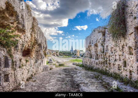 Die Art und Weise der Gräber innerhalb der Griechischen Theater von Syrakus Stockfoto