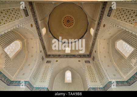 Samarkand, Usbekistan, Aussicht auf der Bibi-Khanym Moschee, eine der größten Moscheen der islamischen Welt, von Timur im 15. Jahrhundert Stockfoto