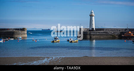 Donaghadee Hafen und Leuchtturm Stockfoto