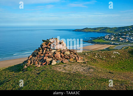 Ansicht der Stapel der Felsen entlang Wanderwege entlang Woolacombe Strand in North Devon Stockfoto