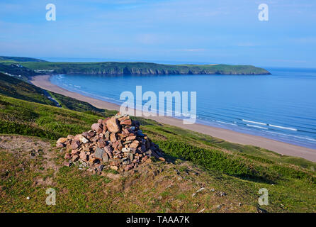 Ansicht der Stapel der Felsen entlang Wanderwege entlang Woolacombe Strand in North Devon Stockfoto