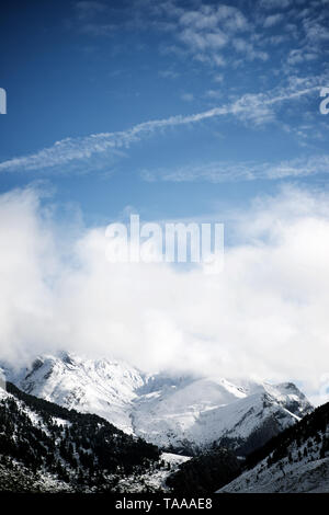 Schneebedeckten gipfeln in Canfranc Tal, Pyrenäen, Huesca, Aragón, Spanien. Stockfoto