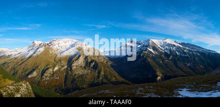 Schneebedeckten gipfeln in Canfranc Tal, Spanien. Stockfoto