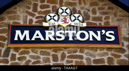 Marstons, Brauereien, Brauerei Unternehmen, Logo, Zeichen, 3 Fässer, Norfolk, Großbritannien Stockfoto