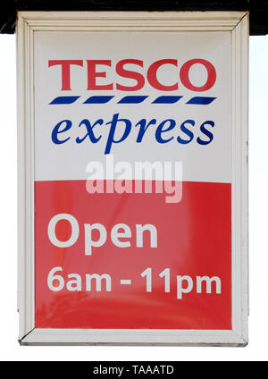 Tesco Express, Zeichen, Store, Heacham, Norfolk, Großbritannien, Minimarkt. Stockfoto